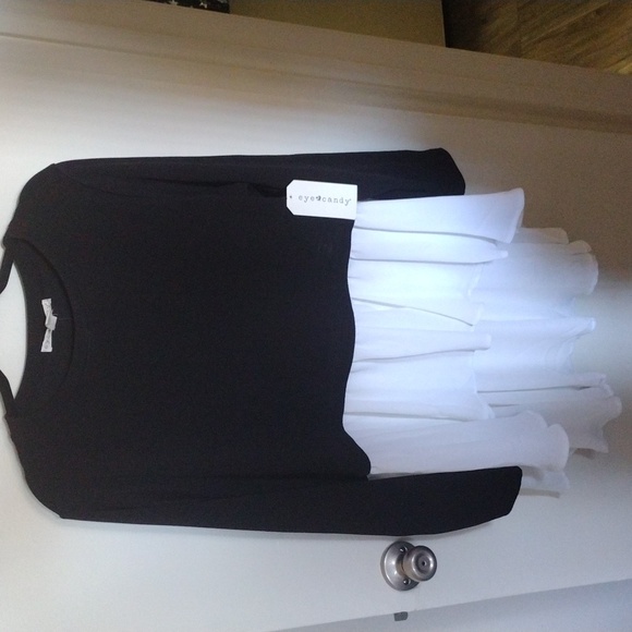 Black and White flowy bottom sweater top shirt - Picture 1 of 3